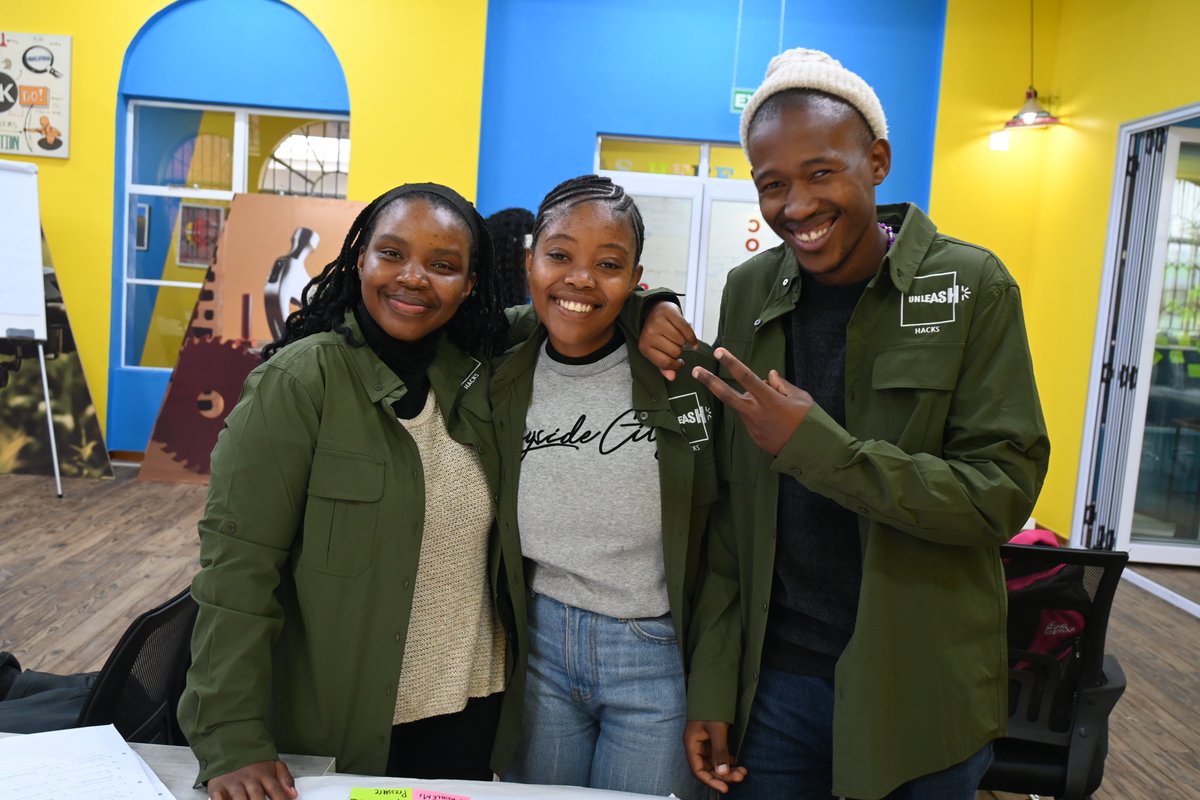 UniPodLS_Sebopi's tweet photo. The second group presents their idea: producing improved bitumen for use in construction. A true journey through the UNLEASH methodology! 🏗️💡 #UNLEASHHack #SustainableInnovation @UNDPLesotho @JacquiyOlweya @timbuktooafrica @nmatsoso @ahunnaeziakonwa @tayeAmssalu #wastetowealth https://t.co/hKYVkNRYUx