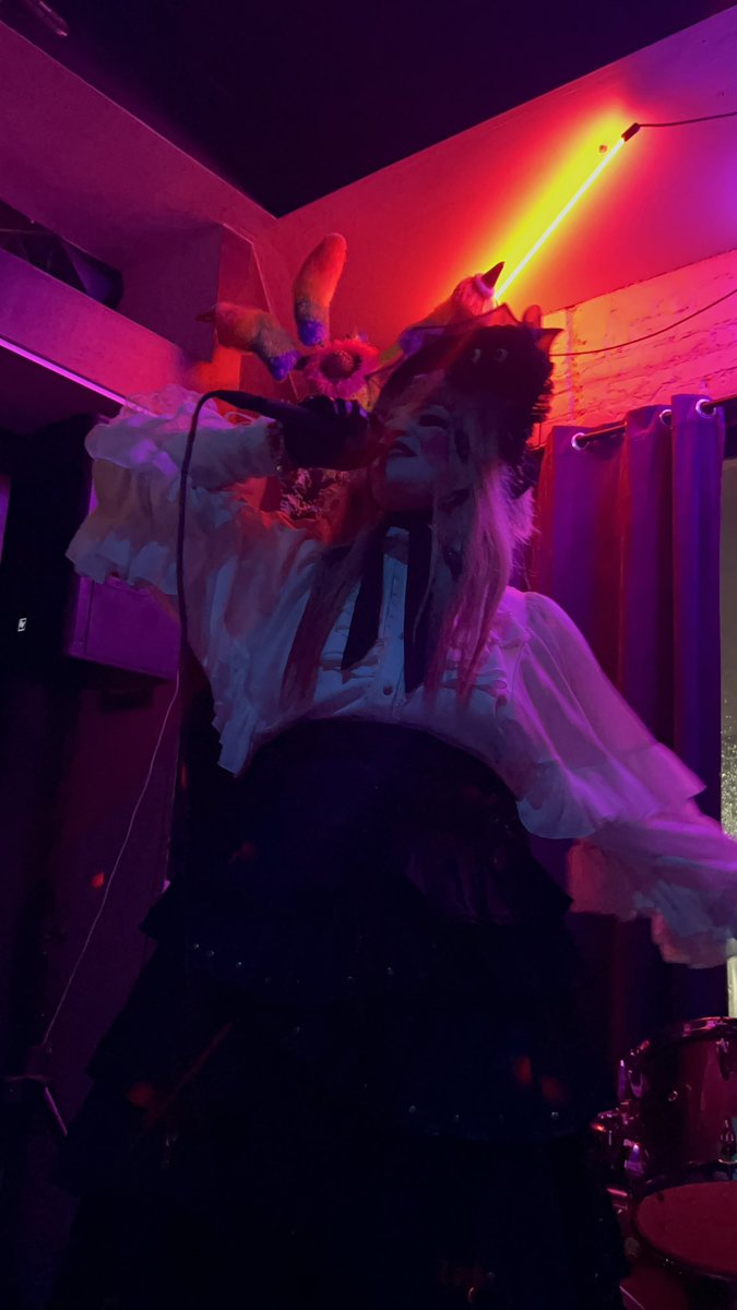 flarlick's tweet image. The great yam slam WAS SO MUCH FUN!!!!!!!!!!
I had so much fun helping out with this concert and being able to meet my friend yam, POOKIE PHOBIA!!!, scorpion, spiderlily, moon, creator of the FLICK 
Also wishing all of the wonderful happy birthday to yam HAPPY BDAAYYYY