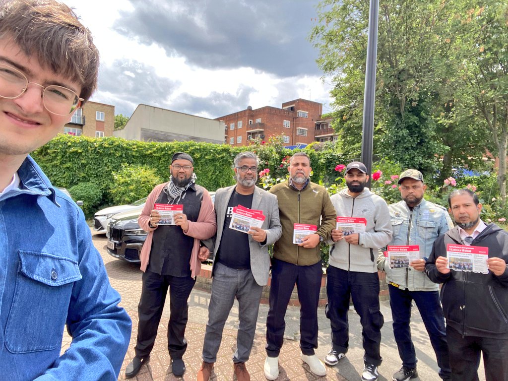 Had a successful campaign session in Spitafields and Bangla Town with <a href="/TH_Labour/">Tower Hamlets Labour Group</a> <a href="/shadchowdhury2/">Shad Chowdhury</a> <a href="/ArranSidey/">Arran Sidey</a> <a href="/Munna1580/">Ruhul Munna</a> and had good conversations with residents.