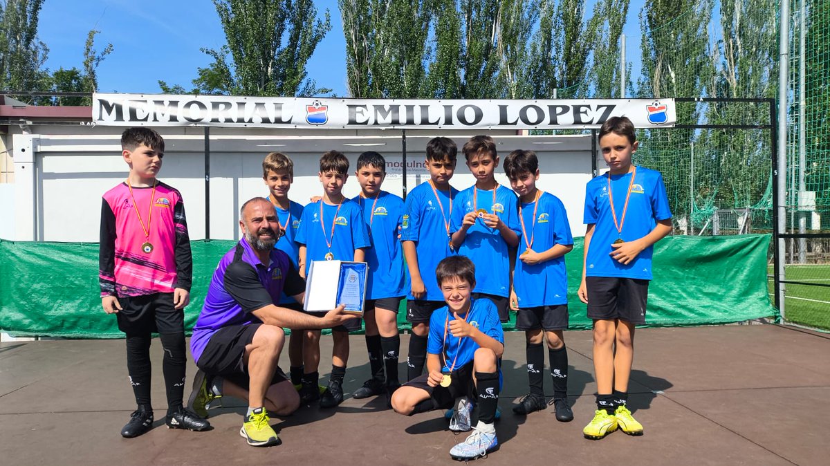 🏆 XXXVI Memorial Emilio López
⚽ Benjamines 2015
🥉 S.A.D. Espartales Sur

El benjamín A participó en un triangular no pudiendo conseguir ningún punto, pero no empaña su gran temporada.

🧡🖤