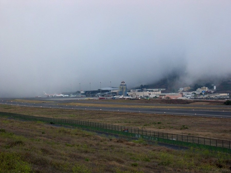 elapuron's tweet photo. Una incidencia en un vuelo procedente de La Palma bloqueó la pista del aeropuerto TF Norte
https://t.co/HTmrv6ckvo
#bintercanarias
#incidencia #vuelo #LaPalma #tenerifenorte https://t.co/tQcRD3rIFR