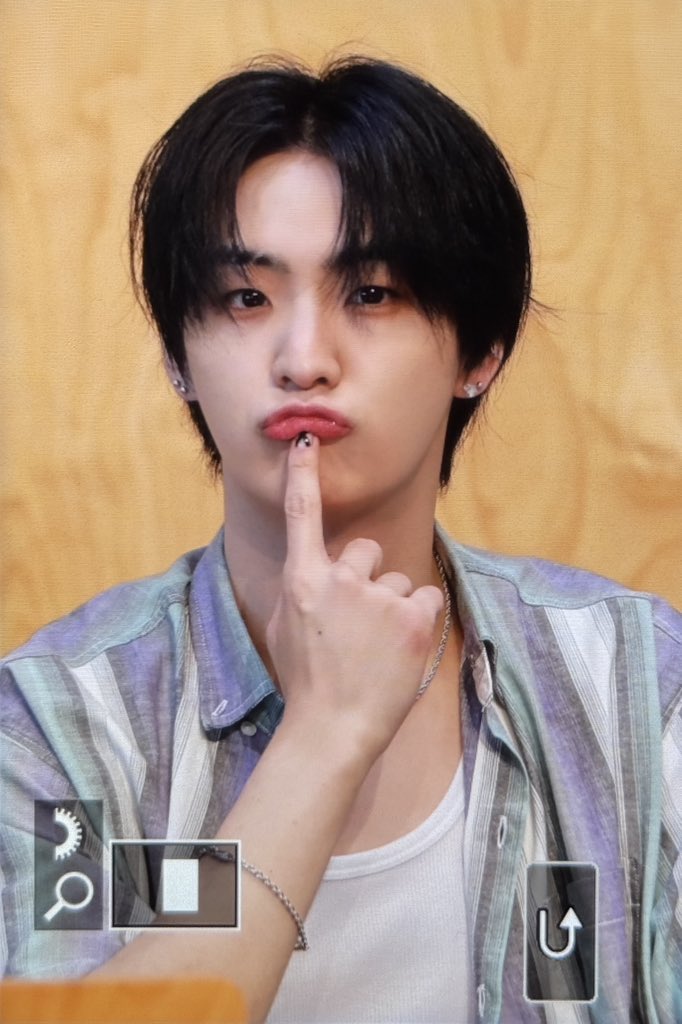 250608

#NTX #엔티엑스 #RAWHYUN #로현
<a href="/NTX_OFFICIAL_/">NTX</a>