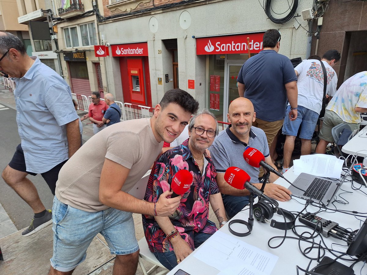 Ràdio Ciutat de Valls (@rcvalls) on Twitter photo Hem estat a la diada de colles campiones del <a href="/concurscastells/">Concurs de Castells</a> del Vendrell amb els nostres #XiquetsdeValls. Torna a escoltar la transmissió en directe amb la narració d'<a href="/EBigorra/">Eloi Bigorra 🎗</a>, <a href="/Osorio60P/">Pedro Osorio</a> i <a href="/ericrosique/">Eric Rosique🎙🖊</a>
youtube.com/live/HGrrbVP9o…
<a href="/JovesValls/">Colla Joves Xiquets de Valls</a> <a href="/collavella/">Colla Vella dels Xiquets de Valls</a> <a href="/Verds/">Castellers de Vilafranca</a> <a href="/nensdelvendrell/">Nens del Vendrell</a> Hem estat a la diada de colles campiones del <a href="/concurscastells/">Concurs de Castells</a> del Vendrell amb els nostres #XiquetsdeValls. Torna a escoltar la transmissió en directe amb la narració d'<a href="/EBigorra/">Eloi Bigorra 🎗</a>, <a href="/Osorio60P/">Pedro Osorio</a> i <a href="/ericrosique/">Eric Rosique🎙🖊</a>
youtube.com/live/HGrrbVP9o…
<a href="/JovesValls/">Colla Joves Xiquets de Valls</a> <a href="/collavella/">Colla Vella dels Xiquets de Valls</a> <a href="/Verds/">Castellers de Vilafranca</a> <a href="/nensdelvendrell/">Nens del Vendrell</a>