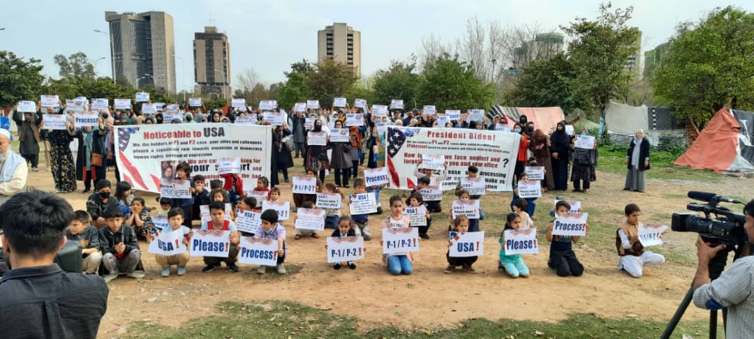 EmHakimi's tweet photo. How long must we wait in fear?
How many more must suffer in silence?
USRAP gave us hope.
We’re demanding it back.
#RestoreRefugeeProgram #RefugeesHaveRights #RefugeeRights #WelcomeRefugees #USResettlement’’@HIASrefugees @SenMarcoRubio @KristiNoem
@POTUS @VP @secblinken3 @USCIS https://t.co/RXfgfBHv92