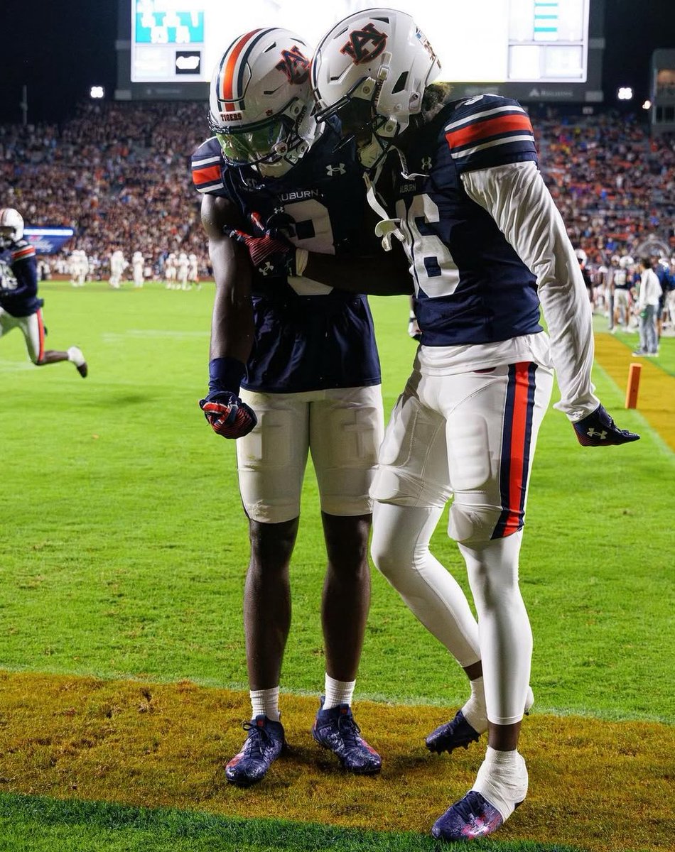 elijah_peeks's tweet image. At Auburn University Today📍
@CoachHughFreeze @AkMogulla @CoachKingWill @CartersvilleFB @CHSHurricaneFB @Velocity_XP
@CoachCandela99 @coachemupchat
@Coachkingruss