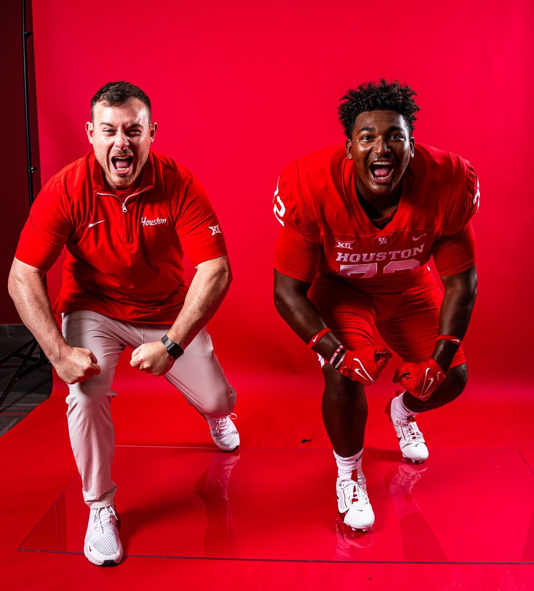 robison_devan's tweet image. Had a great time on my OV to @UHCougarFB thank you coaches for showing love to me and my family 🐾 go coogs‼️
@ExplosiveHTX @dominant_o @Emannaghavi @coach_rb3 @CoachWEFritz