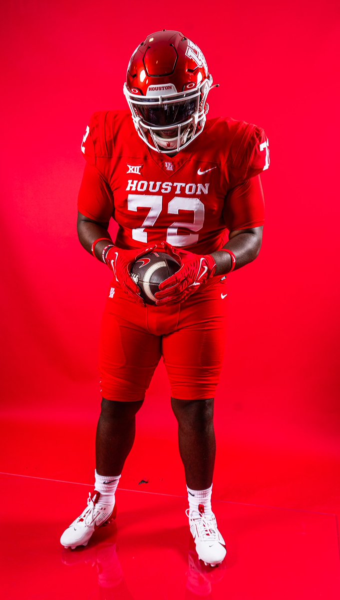 robison_devan's tweet image. Had a great time on my OV to @UHCougarFB thank you coaches for showing love to me and my family 🐾 go coogs‼️
@ExplosiveHTX @dominant_o @Emannaghavi @coach_rb3 @CoachWEFritz