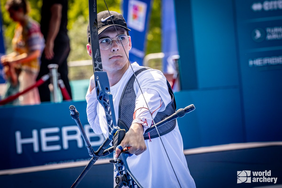 FFTiralArc's tweet photo. 🥉 Premier podium individuel pour Baptiste Addis !
Déjà médaillé par équipe cette semaine, Baptiste signe une performance pleine de sang-froid et confirme tout son potentiel.
Prochaine étape : Madrid 🇪🇸
Le recap' ➡️ https://t.co/ZBFlWQN7LX https://t.co/KsusDpnhwI