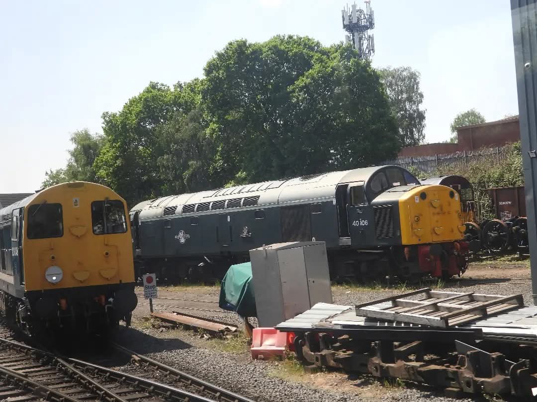 DanSpotter86's tweet image. Heres a Throwback shot of Clas 40106 with Class 20048 seen here in Kidderminster station Sidings on 20/05/23. #severnvalleyrailway #deiselgala #Class40 #Class20 #svr