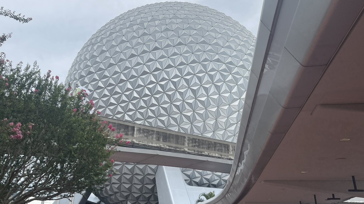 Unreal fest was an absolute Blast! 

Had to the pleasure of meeting a handful of amazing people, and learned a ton from many people I’ve looked up to over the years. 

Thank you <a href="/EpicGames/">Epic Games Store</a> for hosting such an awesome Event and <a href="/PandvilNetwork/">Pandvil Network</a> for being the best team to work with.