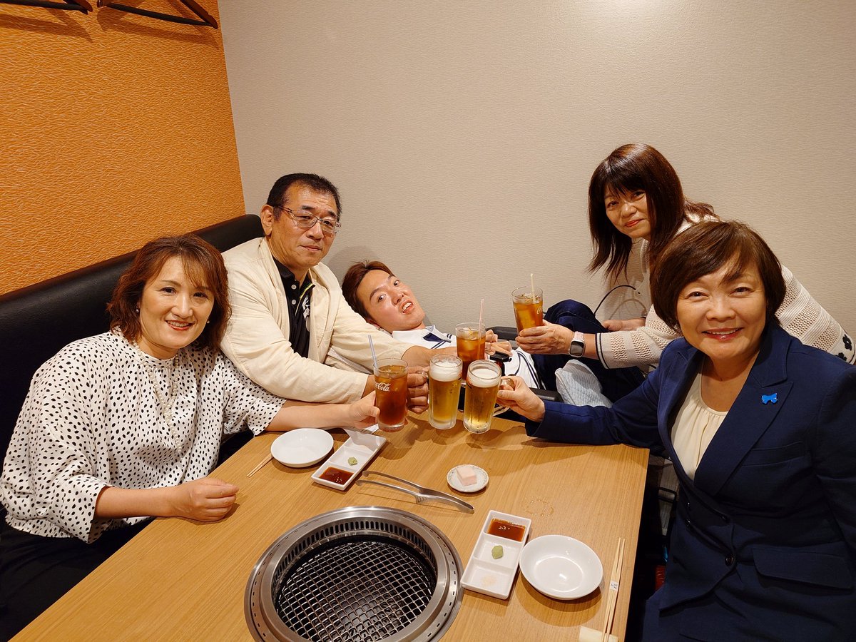 名古屋で講演の後は東海市に移動して寝たきり社長の佐藤仙務くんチームと焼肉。
身体が動かなくても新しいことにチャレンジし続ける仙務くんにはいつも勇気をもらっています。
instagram.com/s.hisamu?igsh=…

x.com/hisamusato/sta…