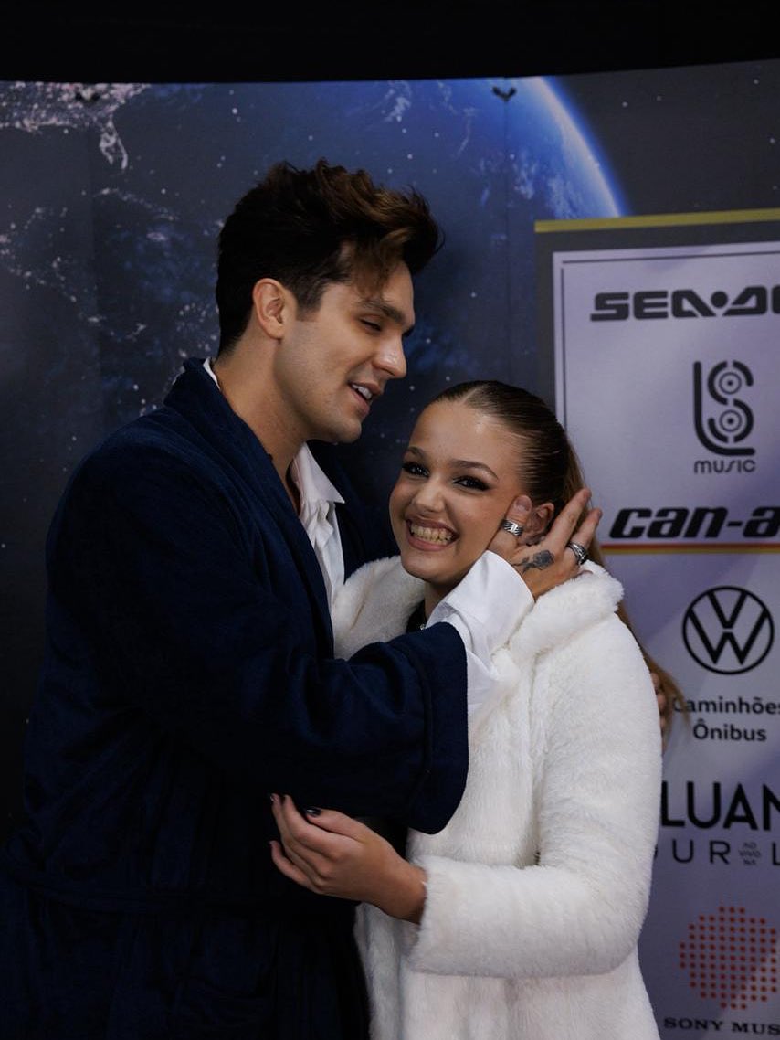 portalluan_'s tweet photo. Registros de @luansantana com admiradora, no camarim do show em Pedro Leopoldo/MG. https://t.co/qaMxGgKIQX