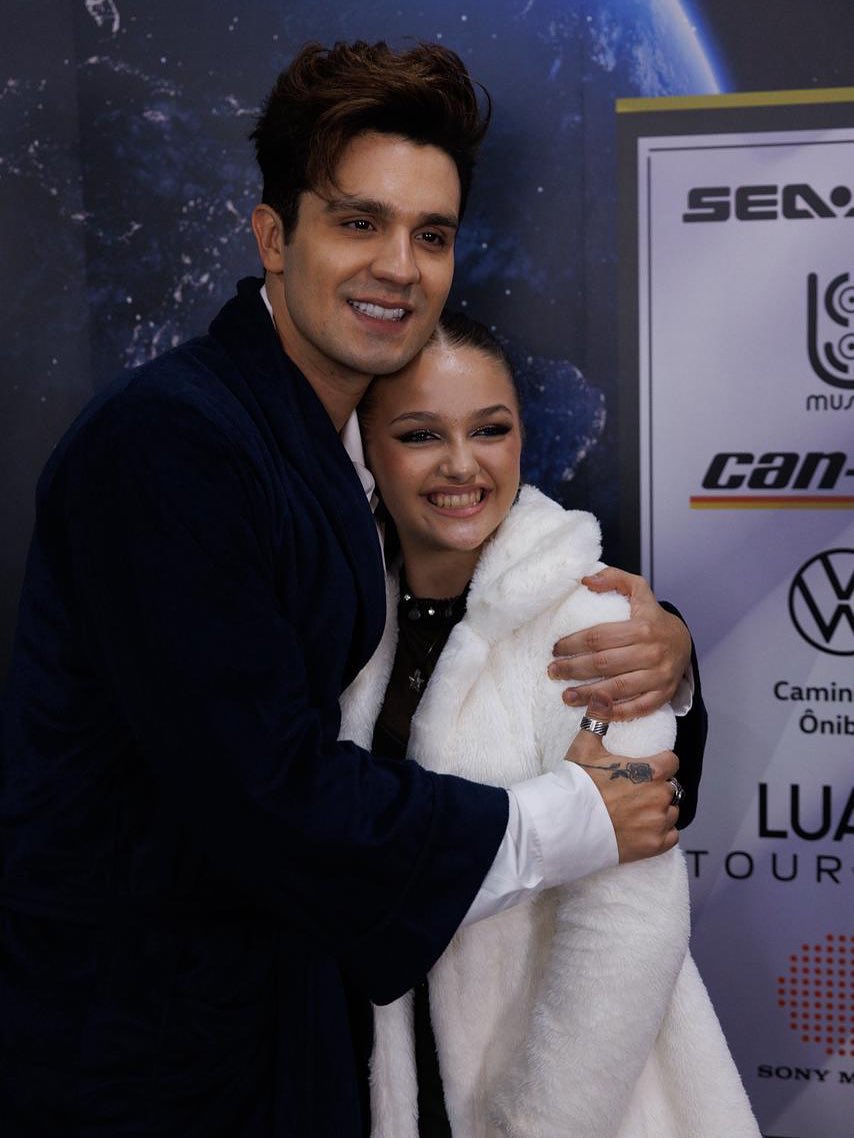 portalluan_'s tweet photo. Registros de @luansantana com admiradora, no camarim do show em Pedro Leopoldo/MG. https://t.co/qaMxGgKIQX
