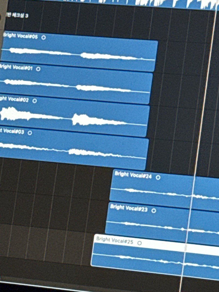 20250608🐊💬
[05:30PM KST]

> what are you doing what are you doing
> y/n
> i’m going back home now as well
> hehe

[07:13PM KST]
> i came to the studio
[📷]
[📷]
> waaaaaaㅜwaaaㅜwaaㅠㅠㅠㅠ
> i miss y/n
> sit beside me