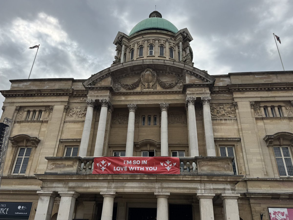 Fans are beginning to gather for the <a href="/hullkrofficial/">Hull KR</a> party

Join me, <a href="/Nick_pinko/">Nick Pinkney</a>, <a href="/mikewhitesport/">Mike White</a> and <a href="/RichardStead/">Richard Stead</a> from 4pm

📻 <a href="/RadioHumberside/">BBC Humberside</a> | <a href="/BBCSounds/">BBC Sounds</a> 

#UpTheRobins