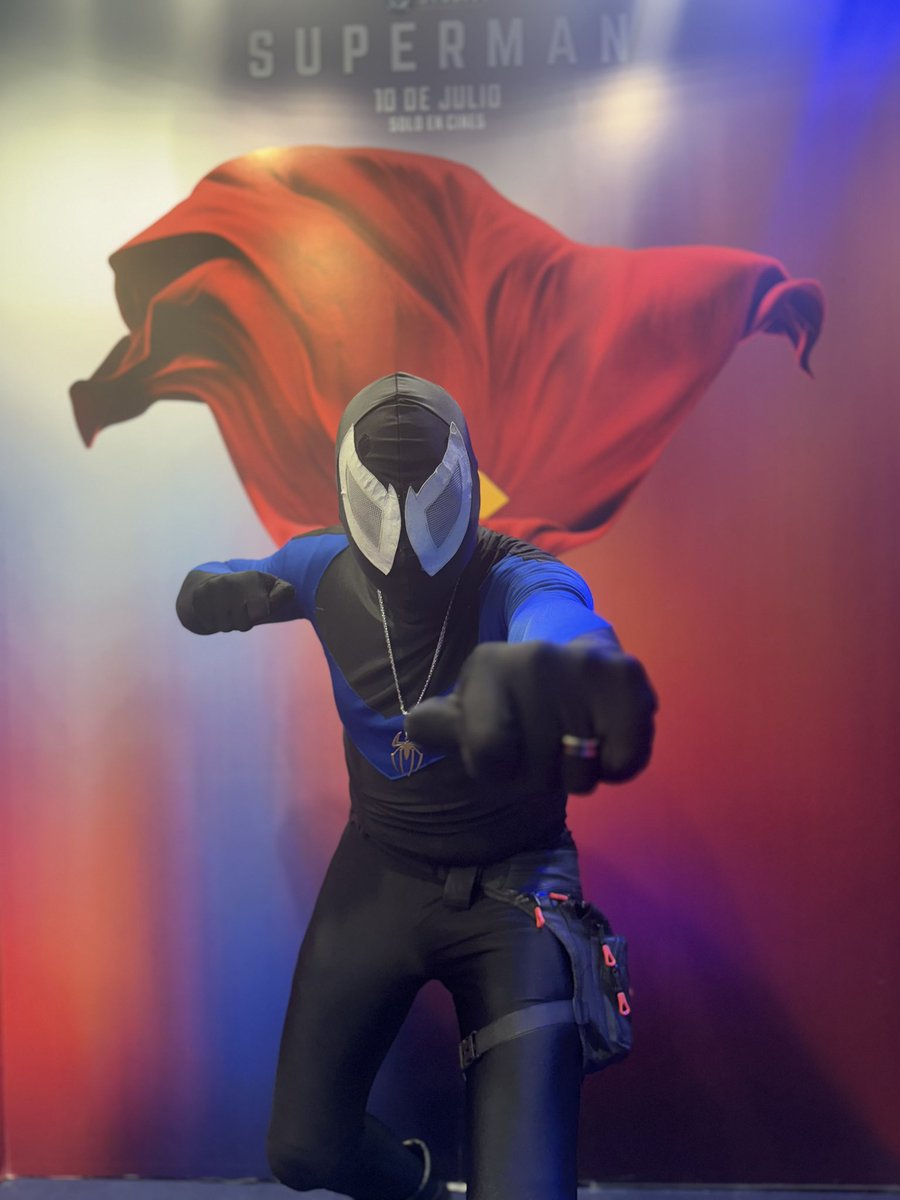 fermartinsba's tweet photo. @WBPictures_Ar @ArgComicCon Ahí estuve el pasado viernes 6/6/25 interpretando una fusión libre de NightWing https://t.co/xqeaOC4Fjh