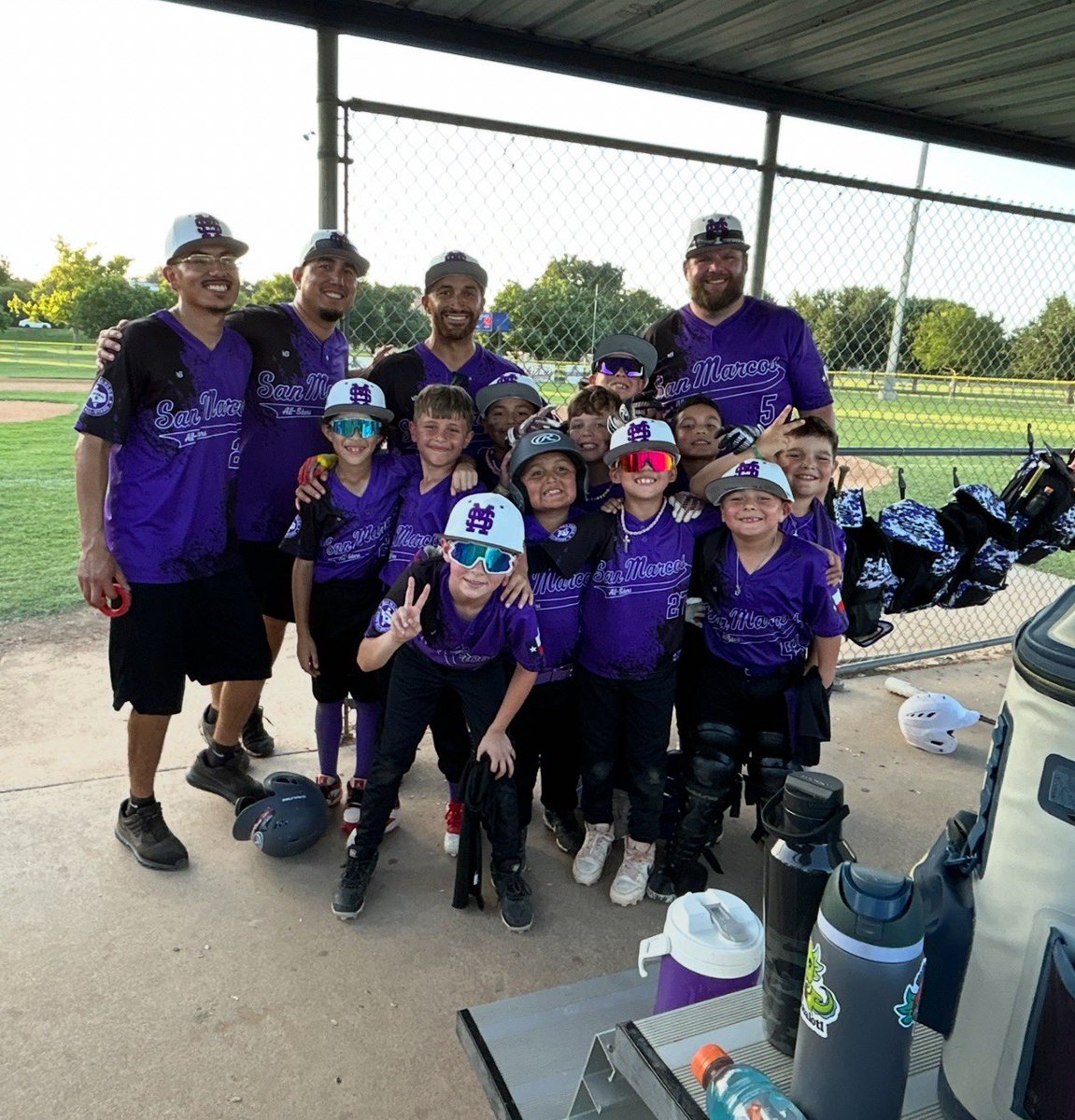 San Marcos coming in hot this weekend. Ended day 1 with a big win over Leander. 🙌🏽