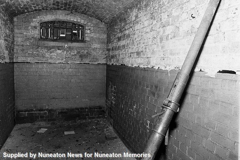 Nuneaton Memories (@nuneatonmems) on Twitter photo When The Jail House, Chapel Street #Nuneaton was the police cells <a href="/NuneatonCops/">Nuneaton and Bedworth Police</a> When The Jail House, Chapel Street #Nuneaton was the police cells <a href="/NuneatonCops/">Nuneaton and Bedworth Police</a>