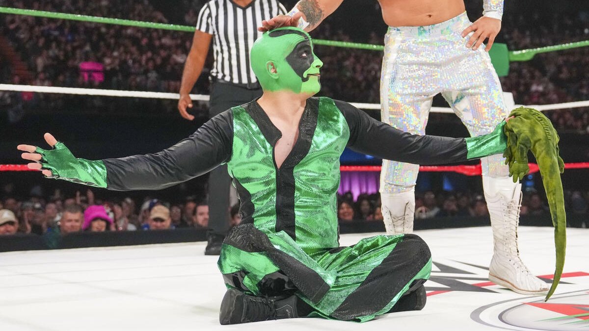EliteClubS0B's tweet photo. 🚨| Per PWInsider, There have been internal talks in WWE about how to merchandise Mr. Iguana following his Worlds Collide appearance.

INCOMING TOP SELLING MERCH 😂 https://t.co/dJx1pF0tZ2