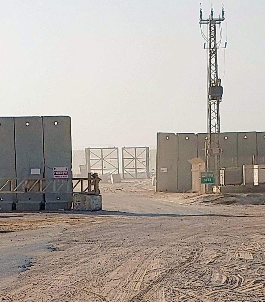 היה סופ"ש כבד בחאן יונס. כבד בלחימה, כבד בלב, כבד בחום, כבד במחשבות. 

אני מבין את הקריאות לעצור הכל. הן נובעות מהכאב על האובדן, מהמחשבה המייסרת על החטופים ומעייפות ושחיקה של הימשכות המלחמה. 

למרות שאני מבין, אני חושב שאסור להפסיק עכשיו את התמרון בתוך עזה אלא להפך, להעצים ולזרז