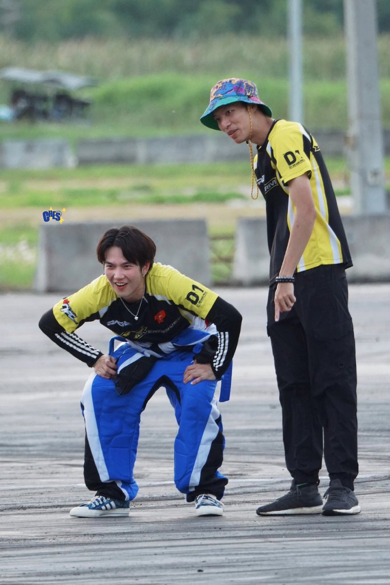 หลังจากทำหน้ายางลอกเลยโดนเรียกมาติว(หยอกๆ) บิวเก่งจริงงง วันนี้ครูชมน้องไม่หยุดเลย มีแซวๆว่าพอขับคนเดียวไม่มีครูนั่งด้วยน้องน่าจะตื่นเต้น แต่ทำได้ดีมากๆ เก่งแบบเก่งงงงง

BUILD DRIFT CAR SHOW

#HappyBuildOnTrack
<a href="/JakeB4rever/">BIU.</a> 
#BuildJakapan #Beyourluve