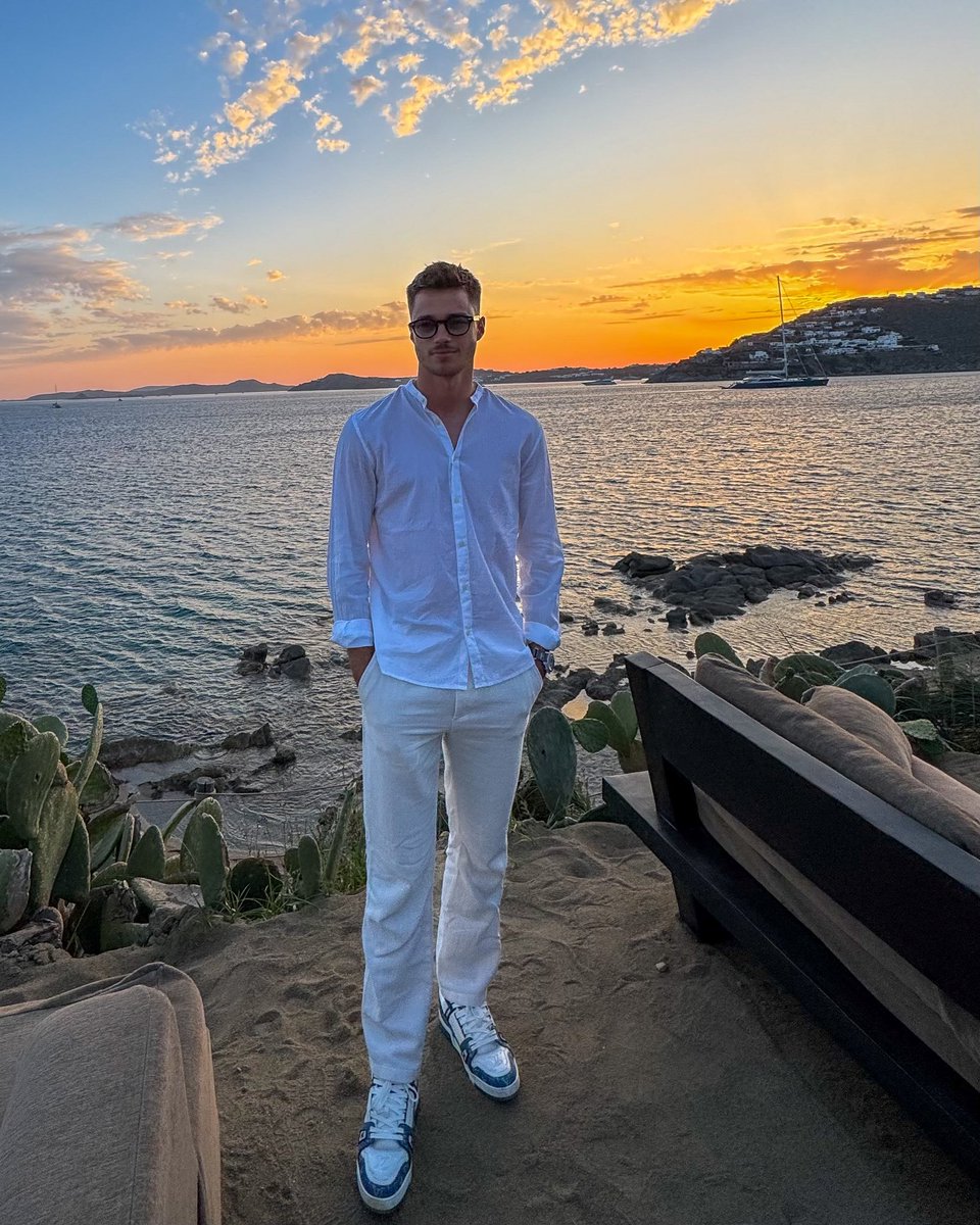 Urlaubsgrüße von unseren Jungs! 👋 Akkus für die neue Saison werden aufgeladen! 😌🔋

#svww #dasWvereint