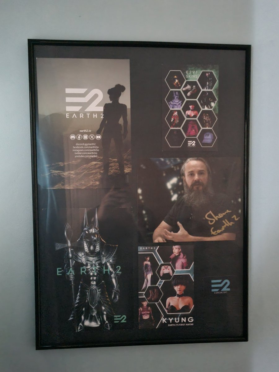 Finally got around to framing my goodies from when <a href="/earth2io/">Earth 2 🌍2️⃣</a> attended <a href="/Official_GDC/">GDC Festival of Gaming</a> 2024.
Again a HUGE thanks to <a href="/DrewEarth2/">Drew 🌎2️⃣</a> for not just getting them for me but sending them all the way from the US too. An absolute E2 legend.