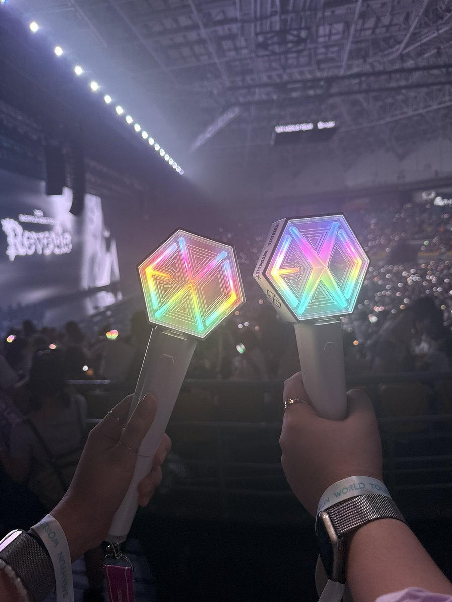 이틀동안 백현이랑 함께할 수 있어서 좋았구 백현이 덕분에 알게된 소중한 트친들도 오랜만에 봐서 너무 행복한 주말이여써요..🫶🏻 월드투어 조심히 잘 다녀오구 앙콘에서 보자 백현아 사랑해💛 소중한 추억 만들어줘서 정말 정말 고마워❤️🤍❤️