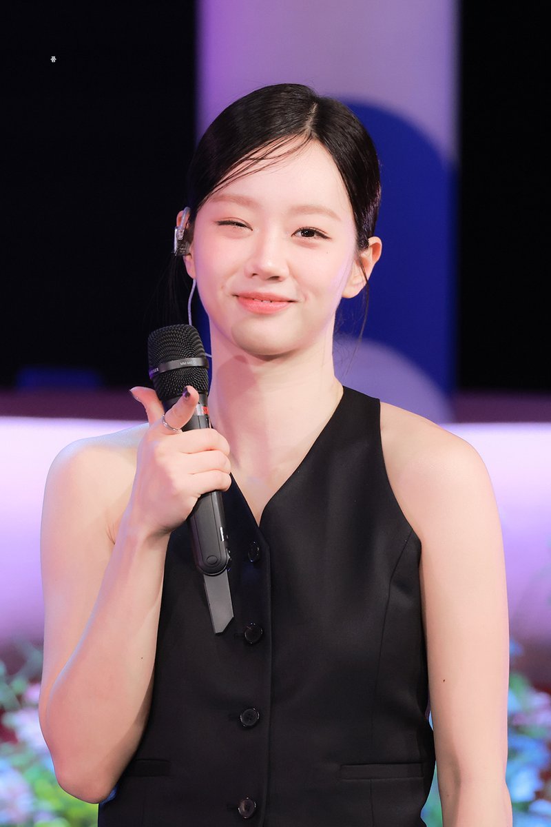 혜리야 생일 추카해 ..🤍🩷
#혜리 #이혜리 #hyeri <a href="/hyeriherihey/">이혜리</a>
