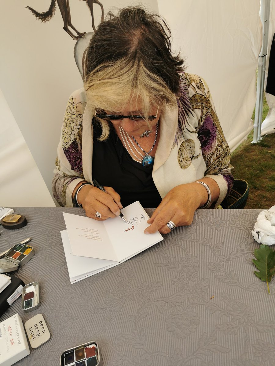 I met Jackie Morris today, &amp; she signed her Fox accordion book for me ❤️