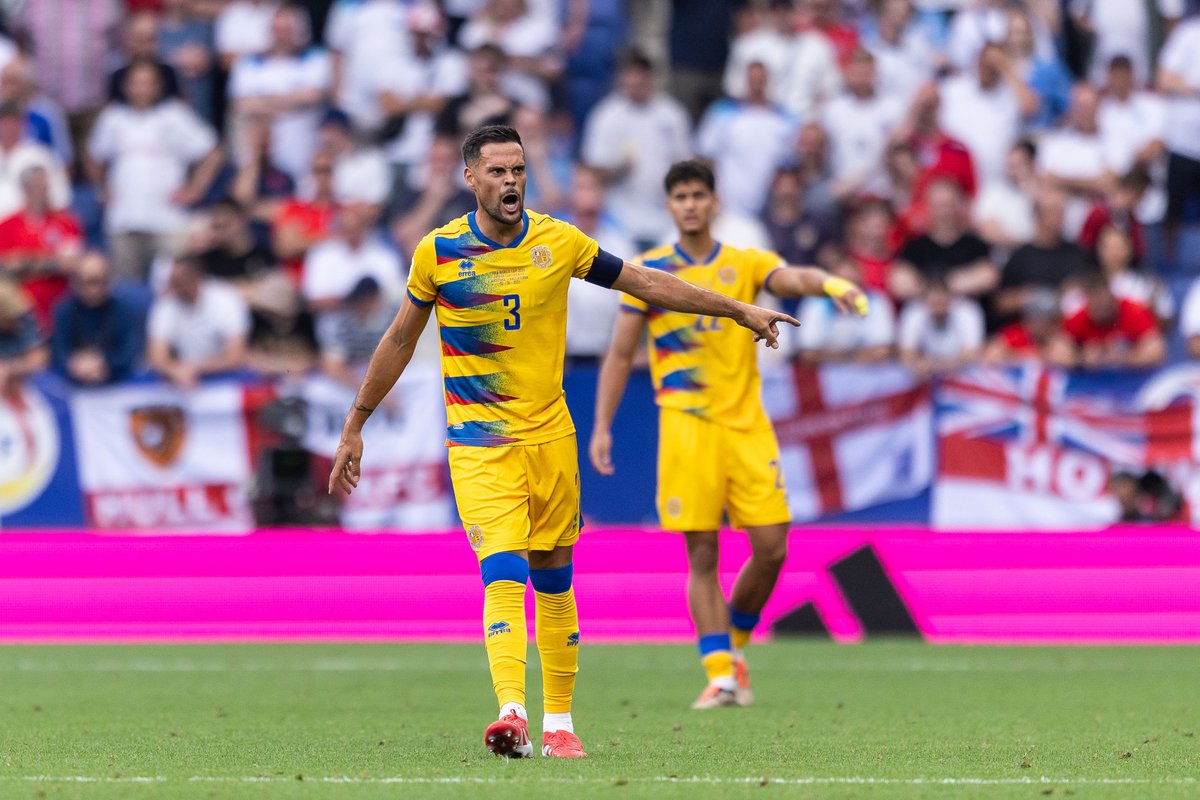 🧐 LA DADA

➡️ Marc Vales va jugar ahir el seu partit 9️⃣9️⃣ amb la Selecció
✈️ Propera parada, Sèrbia 🇷🇸

⁉️ Es convertirà en el 5è centenari?
🔜 Dimarts, ho sabrem

⚽️ Selecció de Futbol
🏆 European Qualifiers
🇦🇩 Andorra - 🏴󠁧󠁢󠁥󠁮󠁧󠁿 Anglaterra
🏟️ RCDE Stadium

#️⃣ #SomAndorra