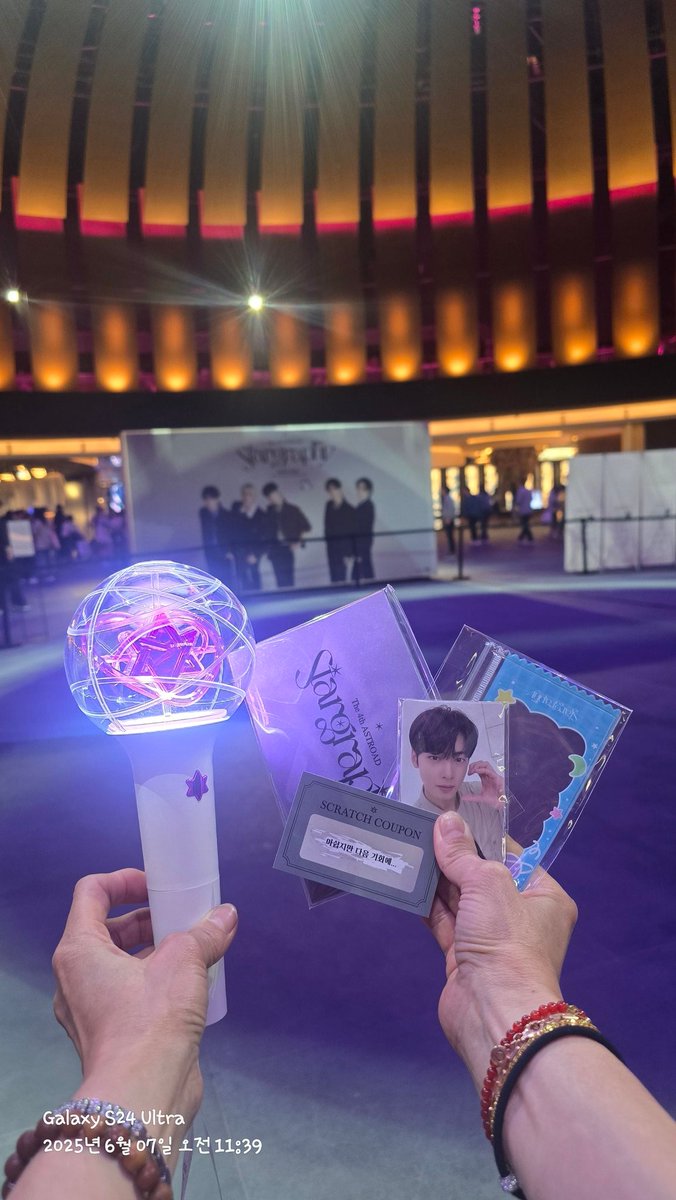0330eunAH's tweet photo. #아스트로 
#아스트로드 
#ASTRO 
#아로하
#AROHA 
#ASTROAD 
#Stargraphy 
#ASTROHA_Stargraphy 몇년만에  웃고 즐기는 좋은하루였다.또,요로케 추억하나 기록해 본다고마워@ASTRO_Staff https://t.co/ibljxiLTqF