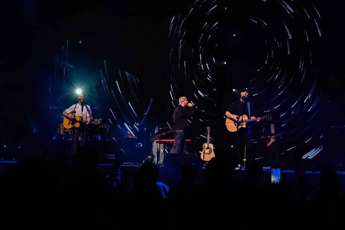 shotsbyeli_'s tweet photo. #Hillsong #MightyToSave #Manila https://t.co/vFBYivucoP