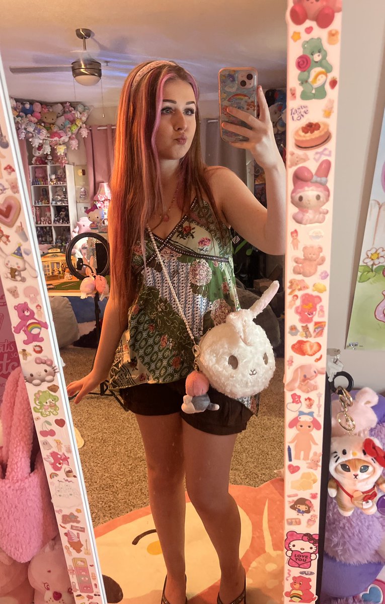 my top reminds me of something you'd see in dress to impress 😭