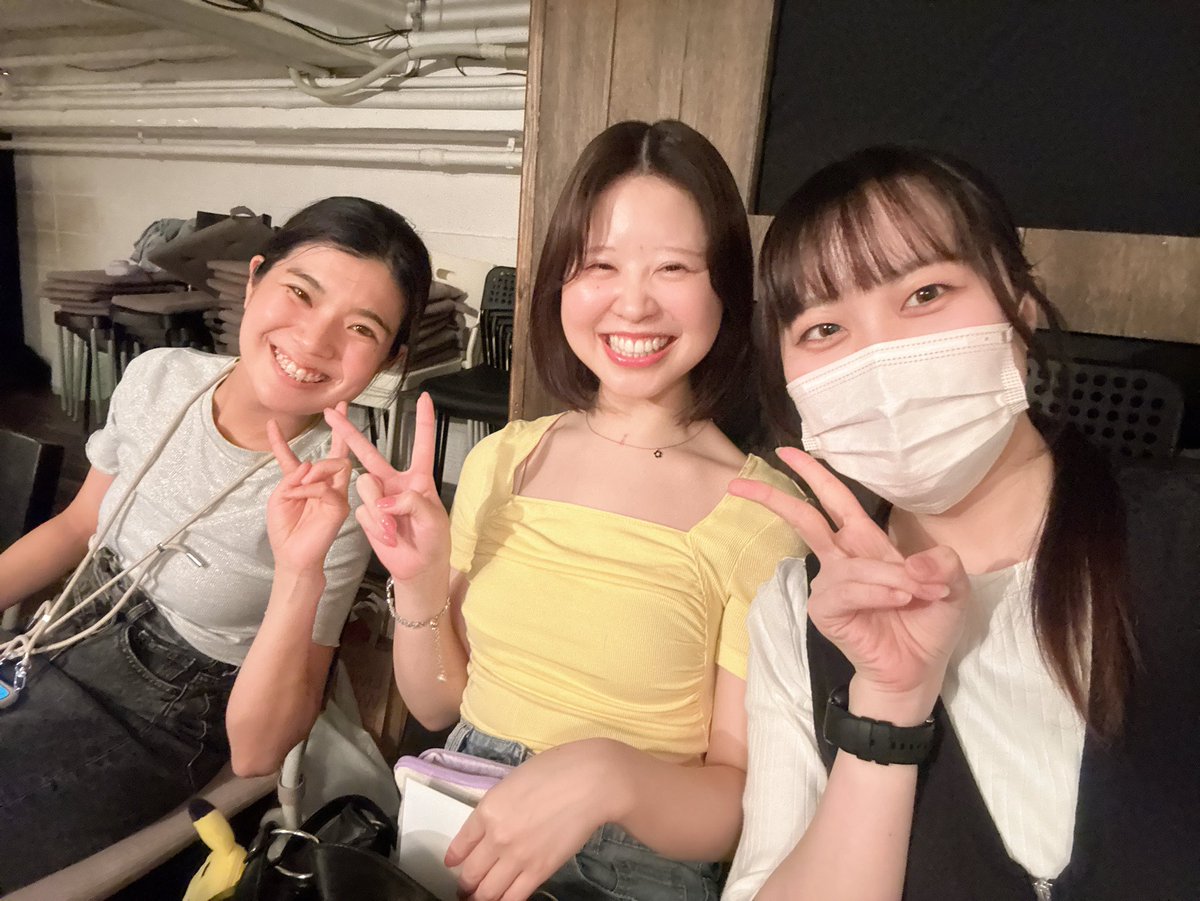 可愛いお二人と！！

明日はいよいよ千秋楽です
16:00、是非観に来てください☺️
最後まで頑張るぞー！！

#六LOVE2025