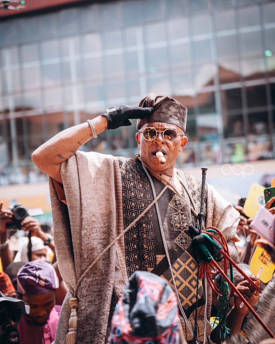 Farooq Oreagba with the salute at the Ojude Oba Festival 🔥
🏜️ <a href="/Olaotan_atilade/">Ola-ko-tan, Olakuseyin</a>
