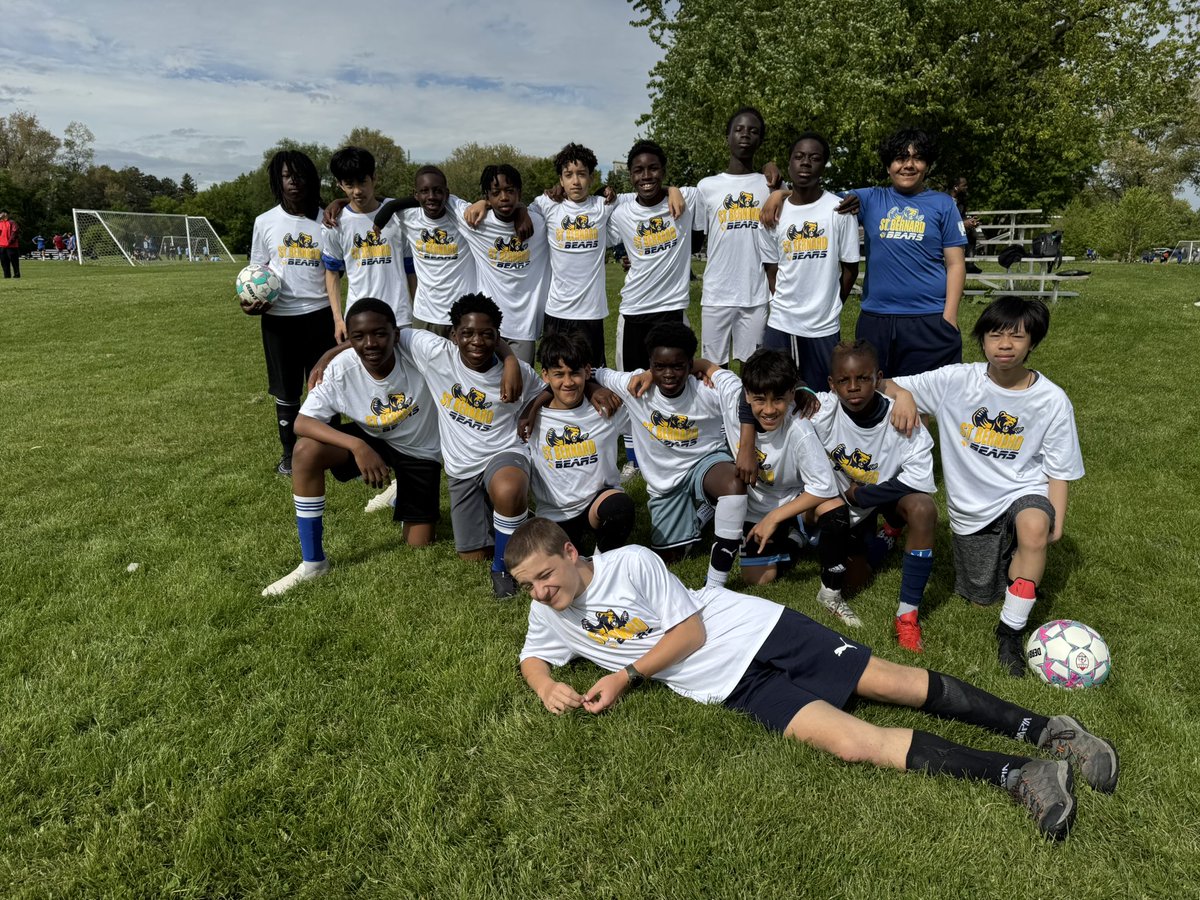 StBernardsTCDSB's tweet image. #WeCelebrate Well done #Soccer girls and boys teams #stbernardtcdsb #proudbears #ThankYou teacher coaches Biagioni and Marra #whatteachersdo