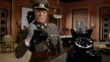 AcostaMzk's tweet image. El 8 de junio de 1984, 41 años atrás, se estrenaba una de las mejores sátiras TOP SECRET!. 🐄☎🪖🏰
#Rococo #Latrine #NickRivers #ChocolateMousse #TorreEiffel #HillaryFlammond #Nigel #CapitanVonHorst #GeneralStreck #AgentCedric