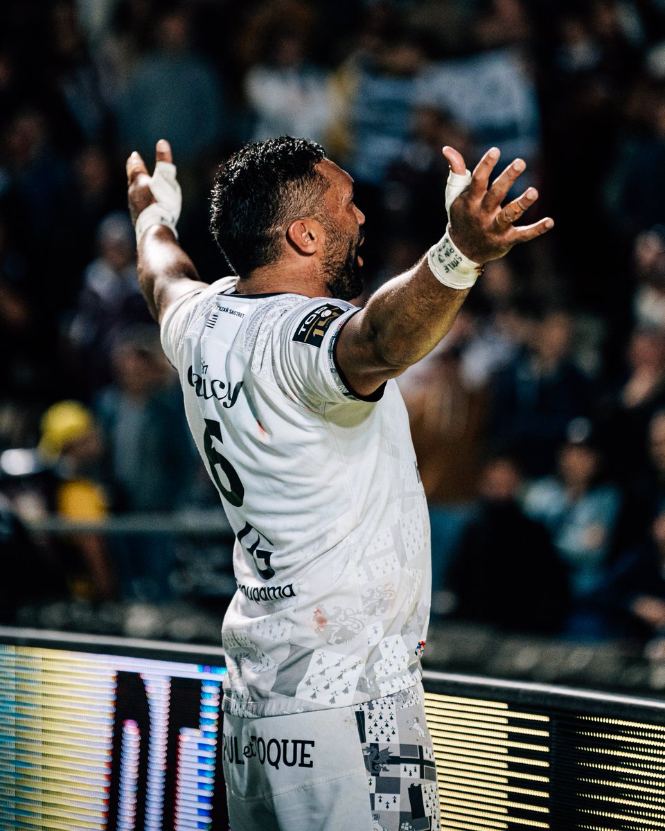 RugbyClubVannes's tweet photo. Ce dernier tour d’honneur restera gravé dans nos mémoires 💙

Quel public ! À la Rabine ou en déplacement vous avez été merveilleux toute la saison ✊

Merci également à tous les autres publics de @top14rugby pour avoir bataillé contre nous avec respect 👏

#FiertéBretonne https://t.co/iANcgjWIat