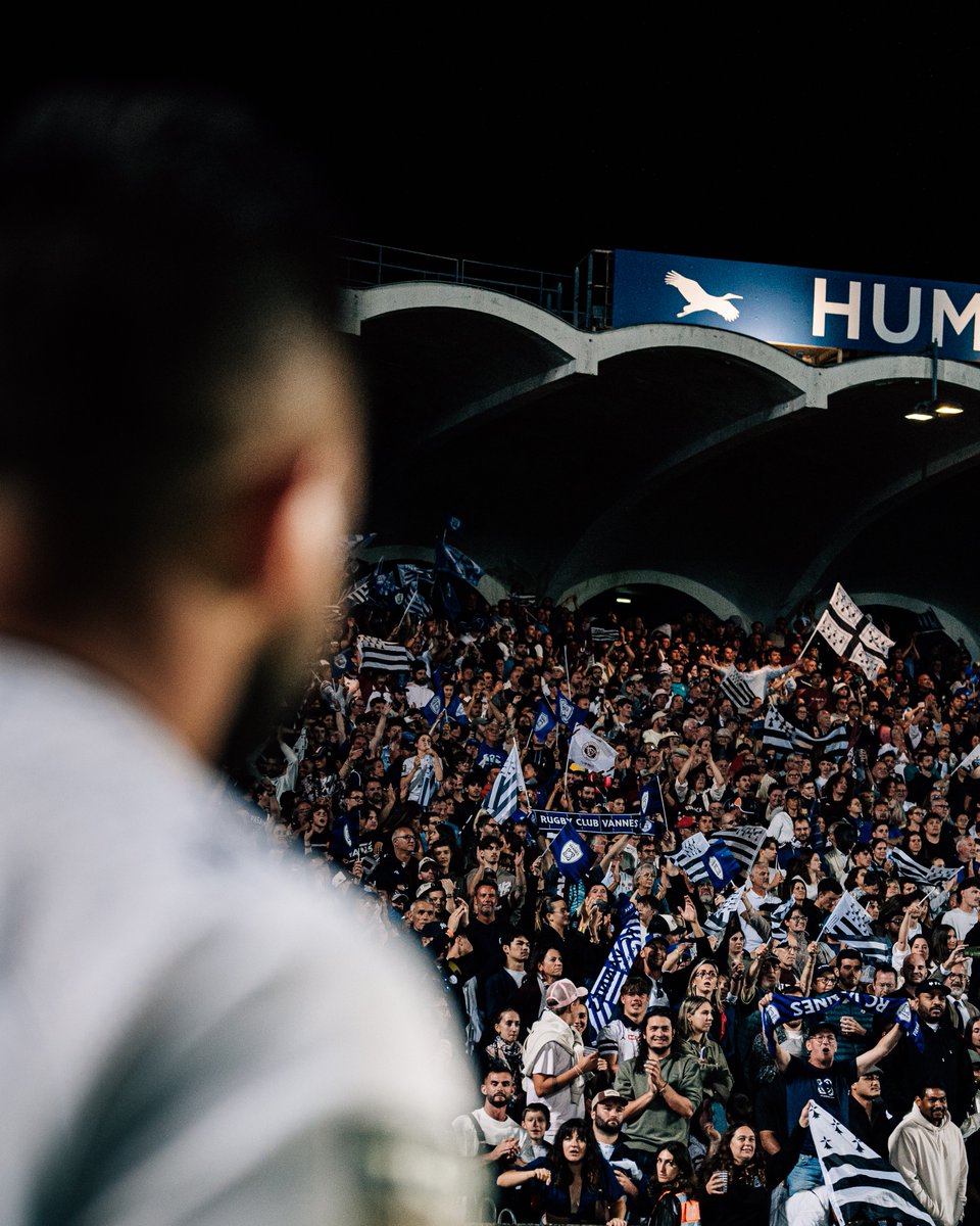 RugbyClubVannes's tweet photo. Ce dernier tour d’honneur restera gravé dans nos mémoires 💙

Quel public ! À la Rabine ou en déplacement vous avez été merveilleux toute la saison ✊

Merci également à tous les autres publics de @top14rugby pour avoir bataillé contre nous avec respect 👏

#FiertéBretonne https://t.co/iANcgjWIat