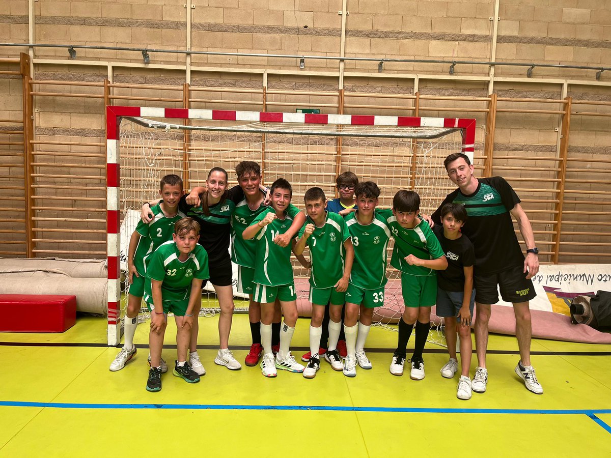 🏆 Copa  Alevín.
🆚 Osuna Madrid 33-25 BM SAFA
📢 Partido en el que no nos han salido las cosas bien. No hemos dejado de luchar en ningún momento y hemos respetado los valores del juego.

Muy contentos por la evolución y el aprendizaje de esta temporada.
#LaFuerzaDelVerde 💚💪🏼