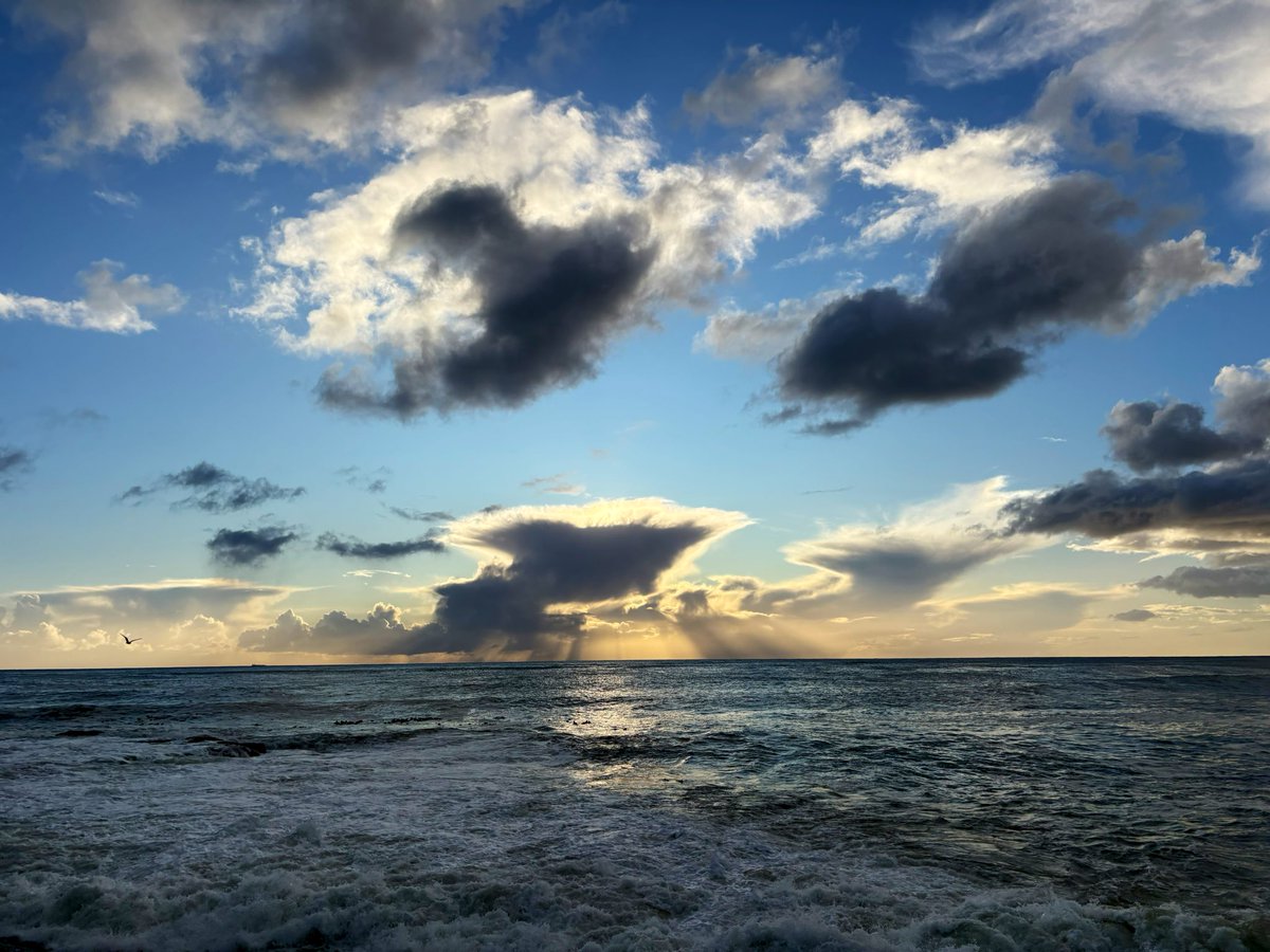 Cape Town #sunset hits the right spot after two hectic weeks of meetings 💙