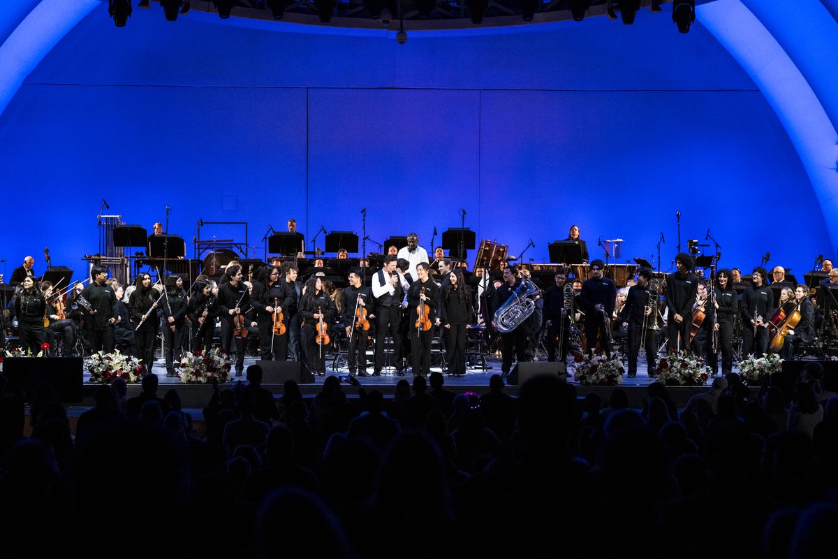 RealHughJackman's tweet image. Thank you to everyone at the @HollywoodBowl. You made us feel so welcome. Thank you @LAPhil and #YOLA for letting us perform with you. It was our absolute pleasure! Photo credit: Timothy Norris