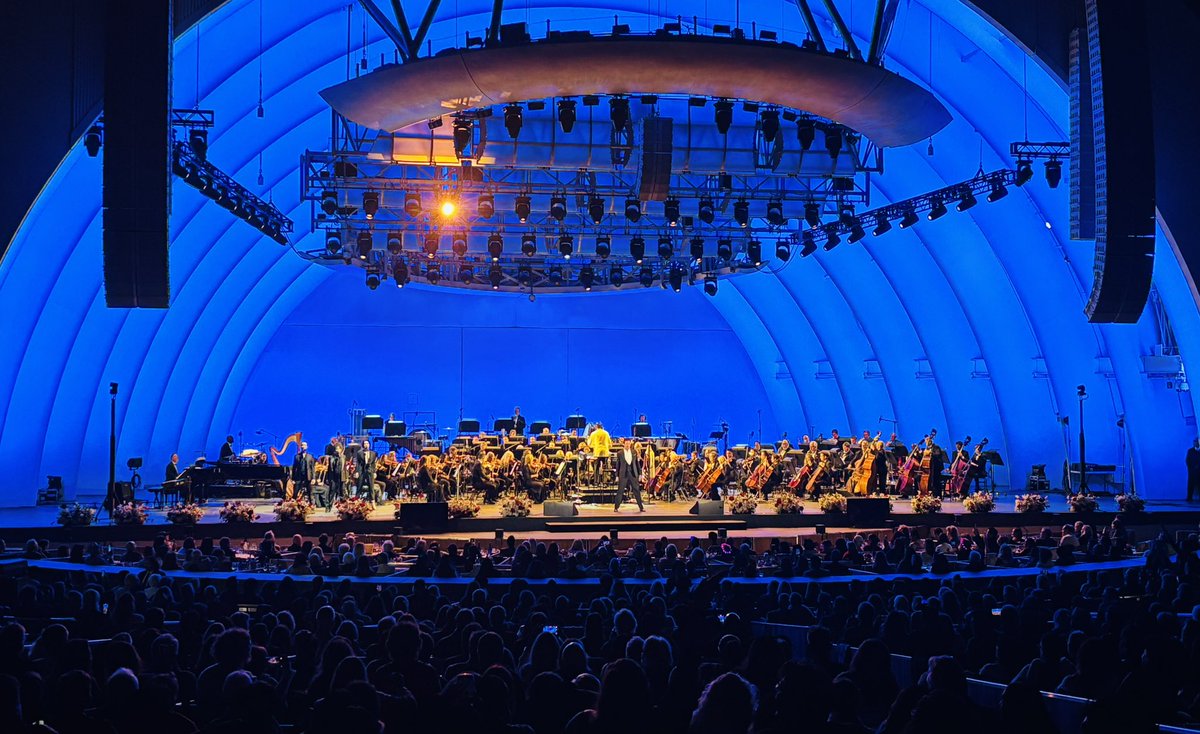 RealHughJackman's tweet image. Thank you to everyone at the @HollywoodBowl. You made us feel so welcome. Thank you @LAPhil and #YOLA for letting us perform with you. It was our absolute pleasure! Photo credit: Timothy Norris