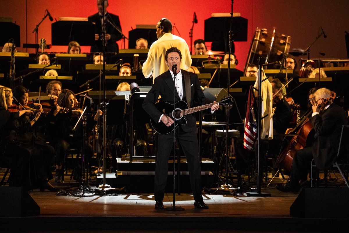 RealHughJackman's tweet image. Thank you to everyone at the @HollywoodBowl. You made us feel so welcome. Thank you @LAPhil and #YOLA for letting us perform with you. It was our absolute pleasure! Photo credit: Timothy Norris