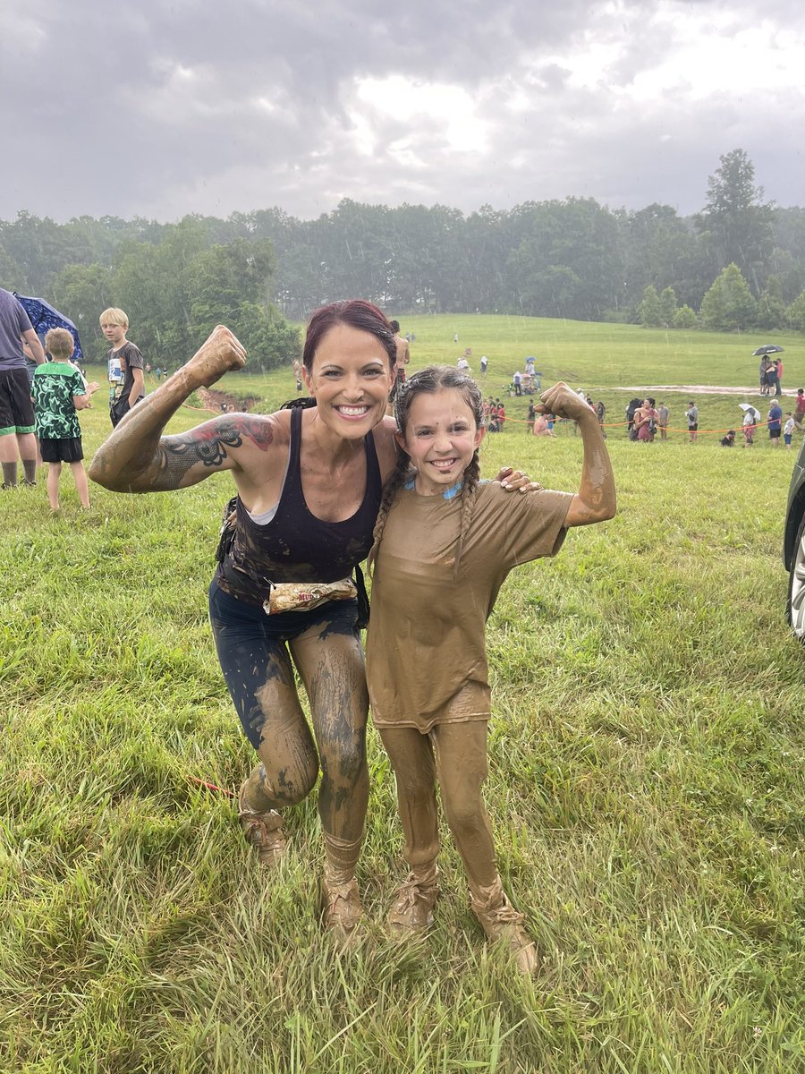 RONNIEDOSS's tweet photo. My little ladies doing the Mud Run! #PeasAndCarrots #Daughters https://t.co/iWhPB3A4sm
