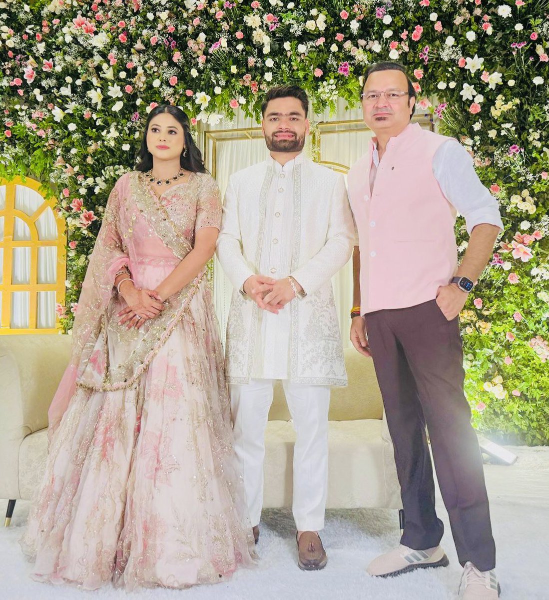 सांसद प्रिया सरोज जी एवं  क्रिकेटर रिंकू सिंह जी को सगाई की हार्दिक शुभकामनाएं।

#RinkuSinghEngagement #priyasaroj