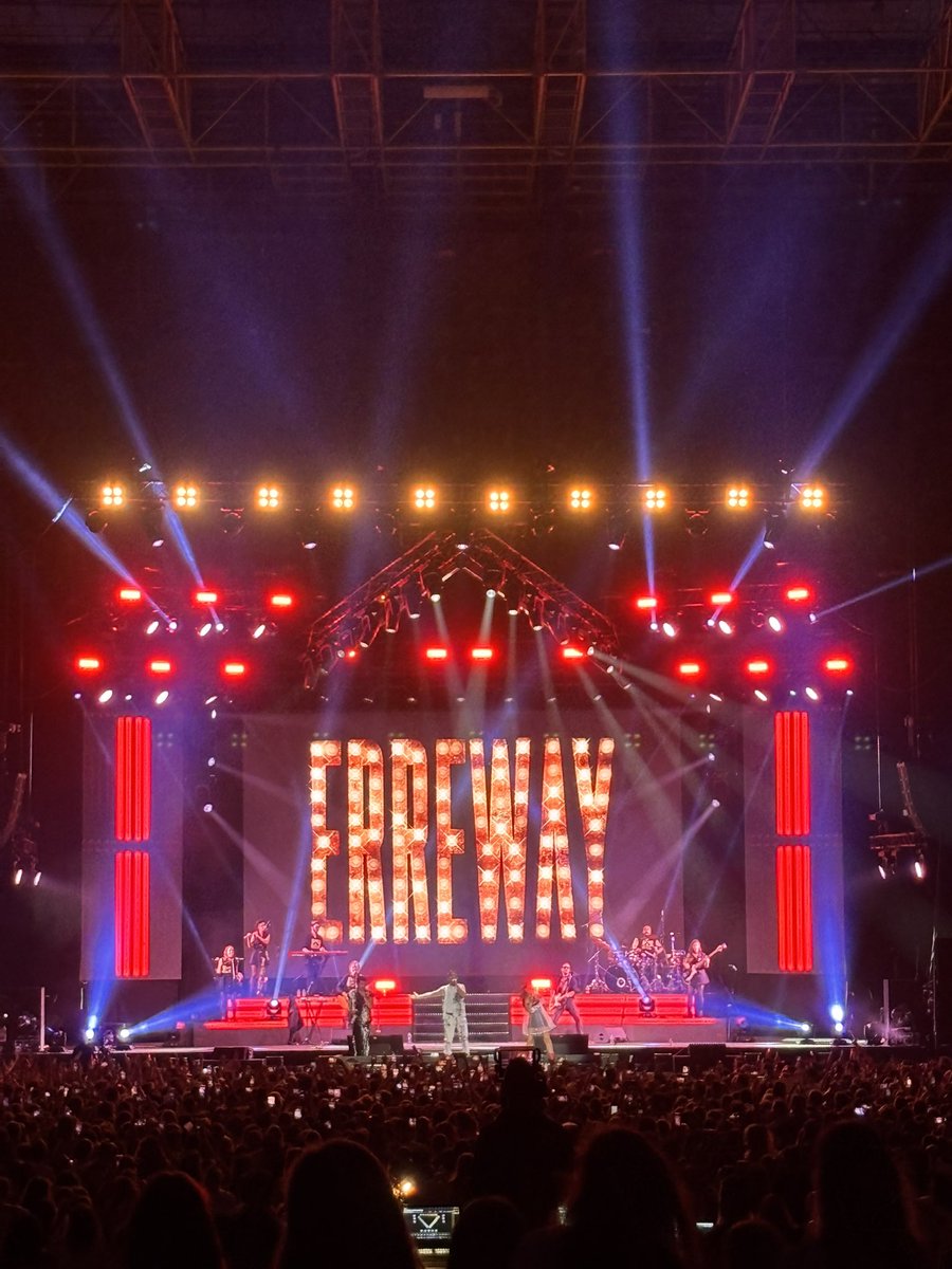 Ayer vi a erre way en Barcelona y por favor, que mágico fue 🥹🥹🥹😭😭😭 los amoooo