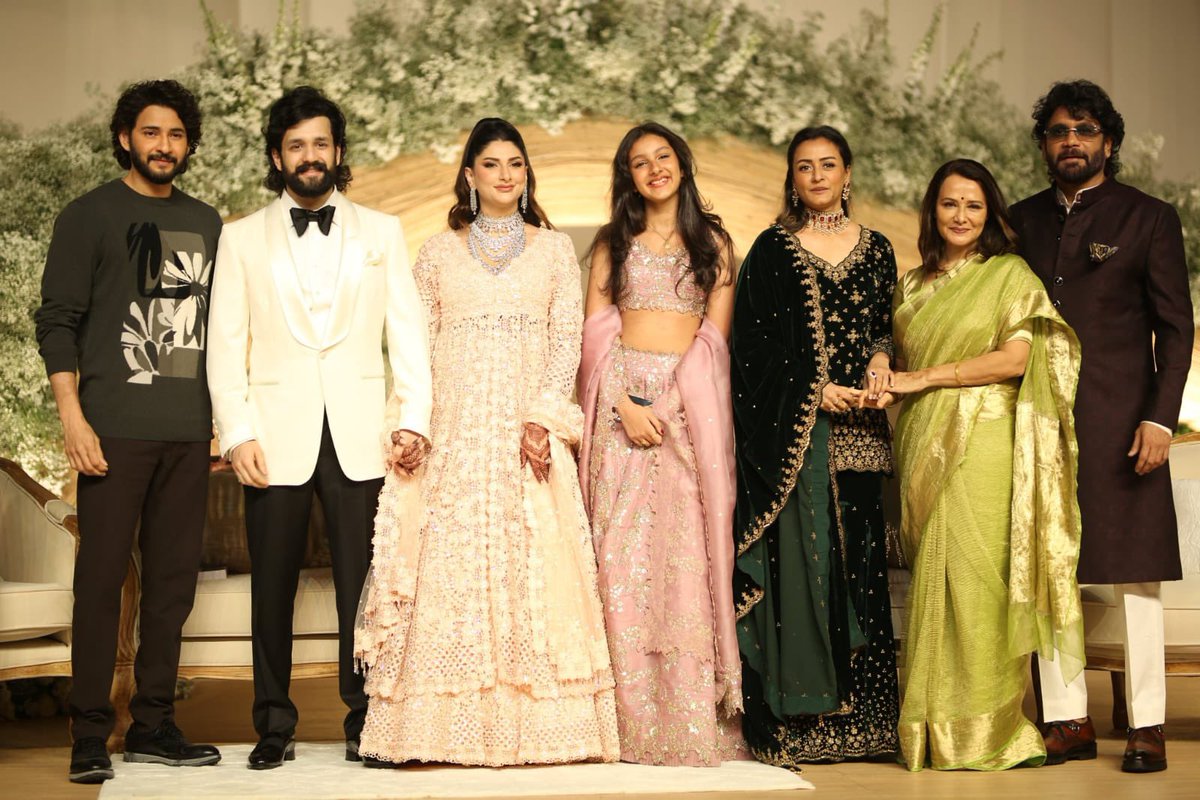 Superstar #MaheshBabu with his family at the grand #AkhilZainab wedding reception 📸