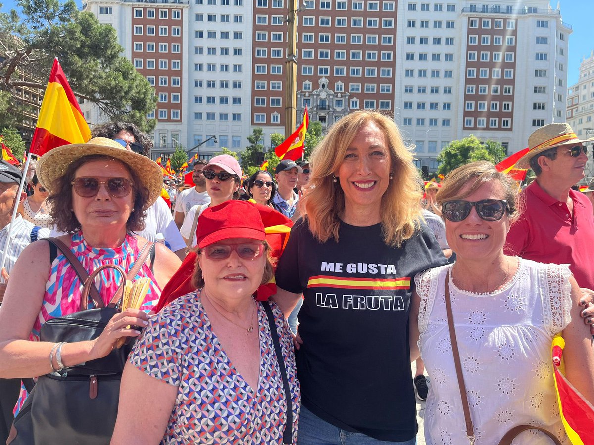 PPSotodlReal's tweet image. La Plaza de España de Madrid se ha convertido en el epicentro de la indignación ante un gobierno, el de Sánchez, corrupto y sin escrúpulos para mantenerse en el poder.
Los españoles decimos alto y claro que no queremos a la mafia sanchista, y sí la democracia. ¡Elecciones ya!